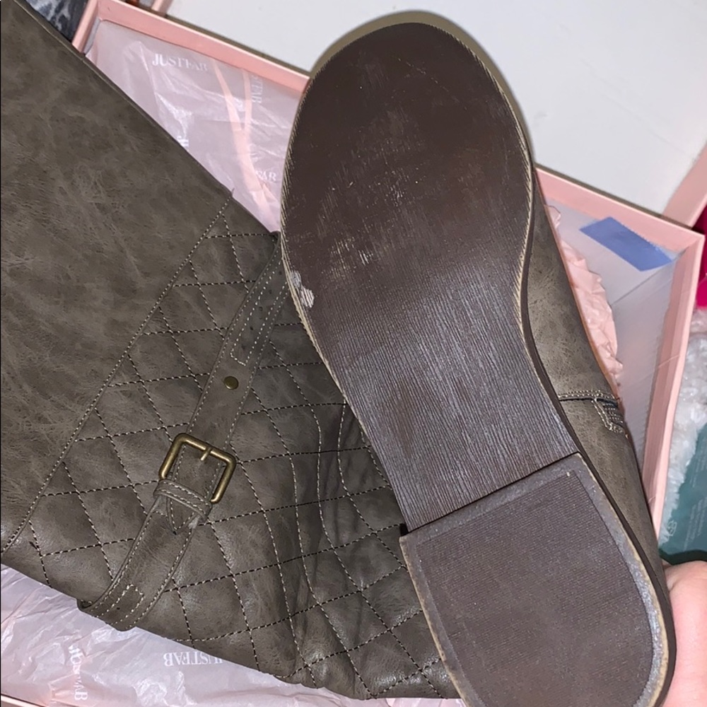 Boots - Picture 3 of 5